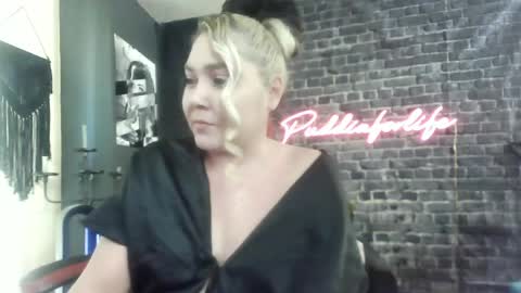 Snapshot of puddinforlife chatting on 8, 5, 2026 Krystle online show from 8, 5, 2026