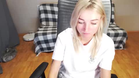 Snapshot of puma_ma chatting on 20, 11, 2025 Polly online show from 20, 11, 2025