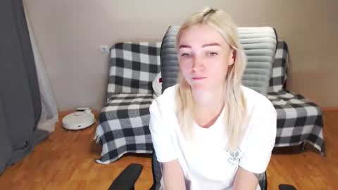 Snapshot of puma_ma chatting on 1, 12, 2025 Polly online show from 1, 12, 2025