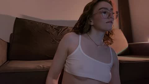 Snapshot of purity_ring chatting on 19, 1, 2025 Marie online show from 19, 1, 2025