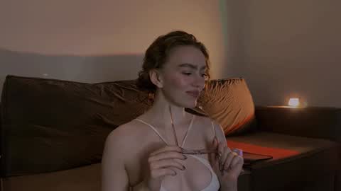 Snapshot of purity_ring chatting on 6, 2, 2025 Marie online show from 6, 2, 2025