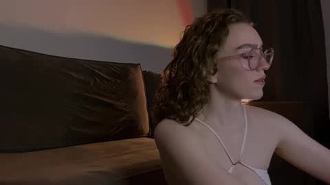 Snapshot of purity_ring chatting on 19, 2, 2025 Marie online show from 19, 2, 2025