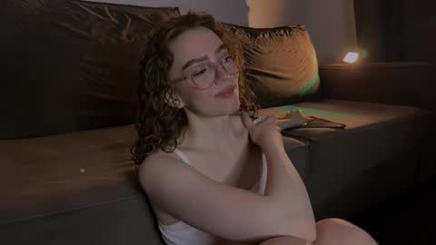 Snapshot of purity_ring chatting on 19, 2, 2025 Marie online show from 19, 2, 2025