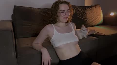 Snapshot of purity_ring chatting on 24, 2, 2025 Marie online show from 24, 2, 2025