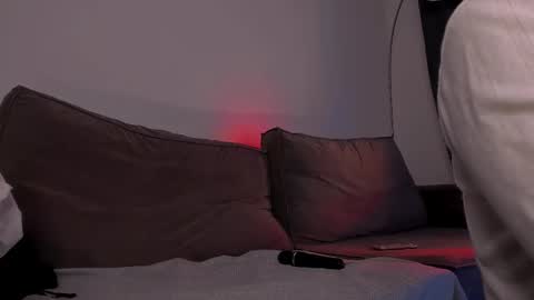 Snapshot of purity_ring chatting on 14, 11, 2025 Marie online show from 14, 11, 2025