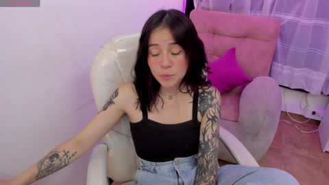 Snapshot of purple_slut_ chatting on 15, 1, 2025 Anna online show from 15, 1, 2025