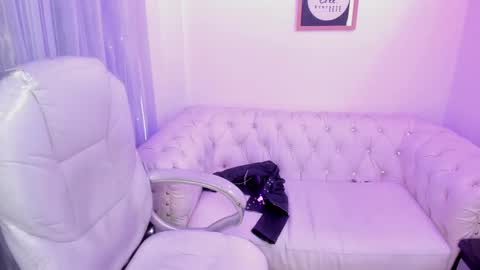 Snapshot of purple_slut_ chatting on 28, 2, 2025 Anna online show from 28, 2, 2025