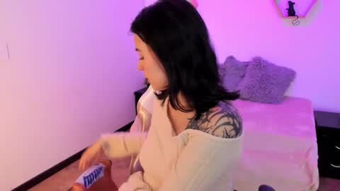 Snapshot of purple_slut_ chatting on 17, 10, 2025 Anna online show from 17, 10, 2025