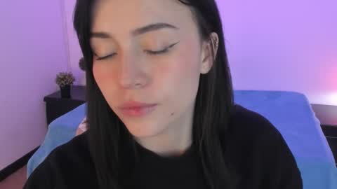 Snapshot of purple_slut_ chatting on 21, 11, 2025 Anna online show from 21, 11, 2025