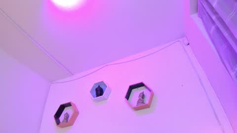 Snapshot of purple_slut_ chatting on 28, 11, 2025 Anna online show from 28, 11, 2025