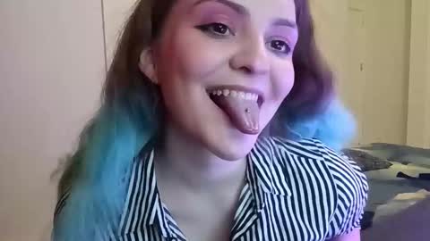 Snapshot of purpurfoxy chatting on 22, 11, 2025 Elias online show from 22, 11, 2025