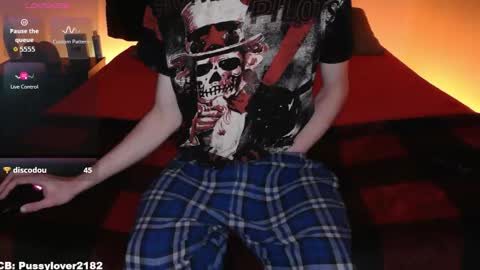 Snapshot of pussylover2182 chatting on 29, 11, 2025 pussylover2182 online show from 29, 11, 2025