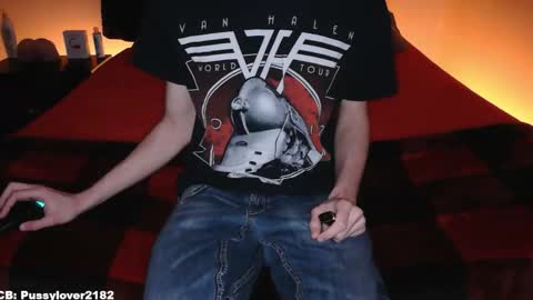 Snapshot of pussylover2182 chatting on 18, 12, 2025 pussylover2182 online show from 18, 12, 2025