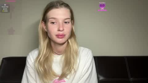 Snapshot of pussymoneywet chatting on 20, 4, 2026 Lina online show from 20, 4, 2026