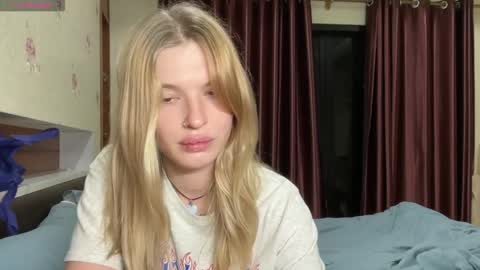 Snapshot of pussymoneywet chatting on 25, 4, 2026 Lina online show from 25, 4, 2026