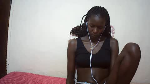 Snapshot of queen_0012 chatting on 29, 6, 2026 asher online show from 29, 6, 2026