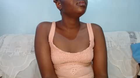 Snapshot of queen_12344 chatting on 19, 1, 2025 emmie online show from 19, 1, 2025