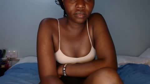 Snapshot of queen_12344 chatting on 4, 3, 2025 emmie online show from 4, 3, 2025