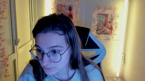Snapshot of queen_amelie chatting on 22, 4, 2026 Amelie online show from 22, 4, 2026