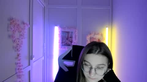 Snapshot of queen_amelie chatting on 26, 4, 2026 Amelie online show from 26, 4, 2026