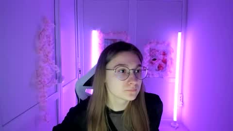 Snapshot of queen_amelie chatting on 4, 5, 2026 Amelie online show from 4, 5, 2026