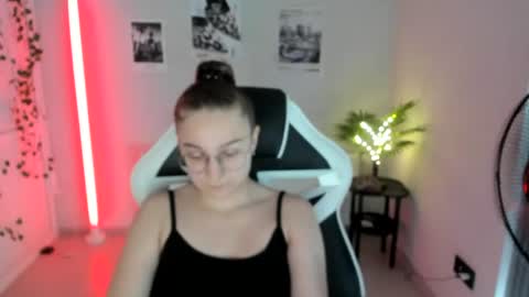 Snapshot of queen_amelie chatting on 14, 7, 2026 Amelie online show from 14, 7, 2026