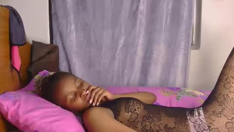 Snapshot of queen_leilani chatting on 17, 9, 2025 queen_leilani online show from 17, 9, 2025