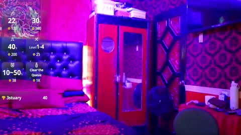 Snapshot of queen_lily chatting on 1, 11, 2025 Lily online show from 1, 11, 2025