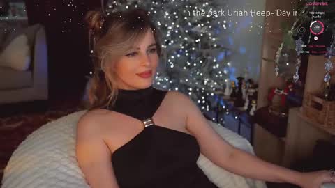 Snapshot of queen_maria chatting on 19, 12, 2025 Maria online show from 19, 12, 2025