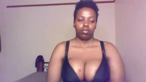 Snapshot of queen_melanine chatting on 13, 12, 2024 QUEEN online show from 13, 12, 2024