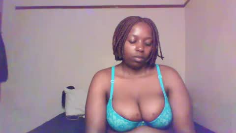 Snapshot of queen_melanine chatting on 13, 1, 2025 QUEEN online show from 13, 1, 2025