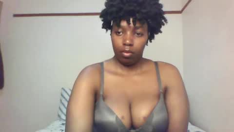 Snapshot of queen_melanine chatting on 20, 2, 2025 QUEEN online show from 20, 2, 2025
