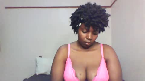 Snapshot of queen_melanine chatting on 27, 2, 2025 QUEEN online show from 27, 2, 2025