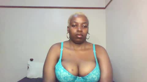 Snapshot of queen_melanine chatting on 3, 3, 2025 QUEEN online show from 3, 3, 2025
