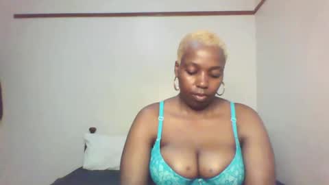 Snapshot of queen_melanine chatting on 3, 3, 2025 QUEEN online show from 3, 3, 2025