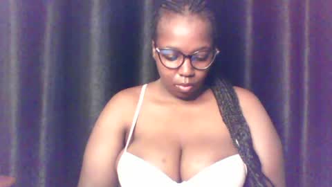 Snapshot of queen_melanine chatting on 5, 7, 2026 QUEEN online show from 5, 7, 2026