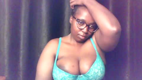 Snapshot of queen_melanine chatting on 11, 7, 2026 QUEEN online show from 11, 7, 2026