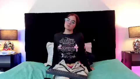 Snapshot of queen_misy chatting on 27, 7, 2026 queen_misy online show from 27, 7, 2026