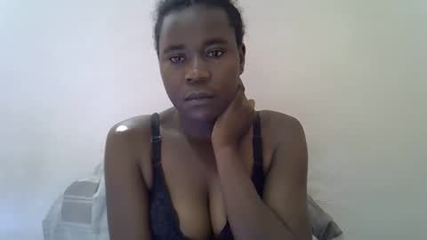 Snapshot of queen_sly chatting on 12, 10, 2025 queen_sly online show from 12, 10, 2025