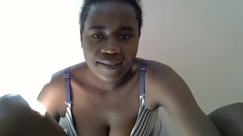 Snapshot of queen_sly chatting on 13, 10, 2025 queen_sly online show from 13, 10, 2025