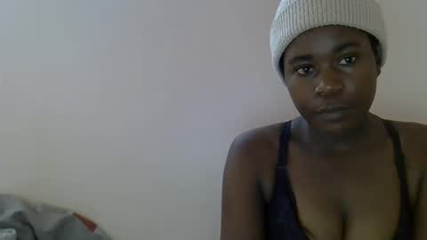 Snapshot of queen_sly chatting on 17, 10, 2025 queen_sly online show from 17, 10, 2025
