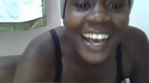 Snapshot of queen_sly chatting on 17, 10, 2025 queen_sly online show from 17, 10, 2025