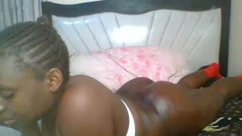 Snapshot of queen_wow2 chatting on 27, 6, 2026 queen online show from 27, 6, 2026