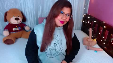 Snapshot of queenamazon_ chatting on 15, 9, 2025 Queenamazon online show from 15, 9, 2025