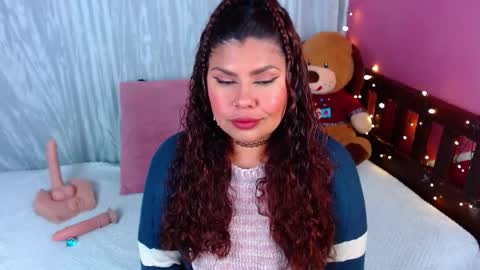 Snapshot of queenamazon_ chatting on 23, 11, 2025 Queenamazon online show from 23, 11, 2025