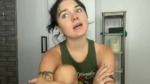 Snapshot of queencassidyy chatting on 29, 10, 2025 Cassidy online show from 29, 10, 2025