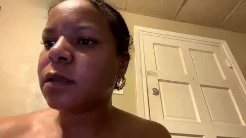 Snapshot of queencreolexo chatting on 23, 11, 2025 queencreolexo online show from 23, 11, 2025