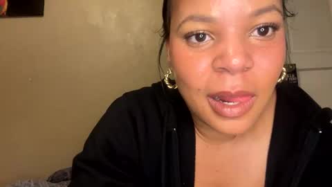 Snapshot of queencreolexo chatting on 16, 12, 2025 queencreolexo online show from 16, 12, 2025