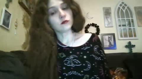 Snapshot of queencrimsonlvx chatting on 15, 4, 2026 queencrimsonlvx online show from 15, 4, 2026