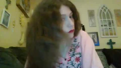 Snapshot of queencrimsonlvx chatting on 20, 4, 2026 queencrimsonlvx online show from 20, 4, 2026